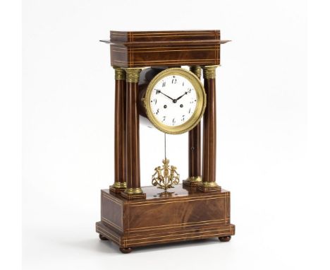  Biedermeier-Portaluhr.  Ungemarktes Werk mit Halbstundenschlag auf Tonfeder, seitlicher Seilzug für Stundenrepetition. Läuft