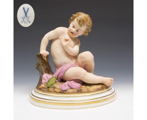 Seltene große Figur: Knabe mit Frosch. Meissen. 1880-1923. Modell-Nr. M 146.             Höhe: 29 cm.             Modell von 