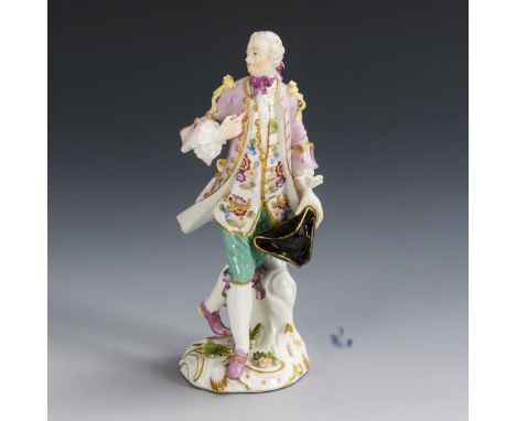 Kavalier mit Hut. Meissen. Schwertermarke am Sockel, um 1750. Modell-Nr.: 2346. Entwurf: 1755.                     KAENDLER, 