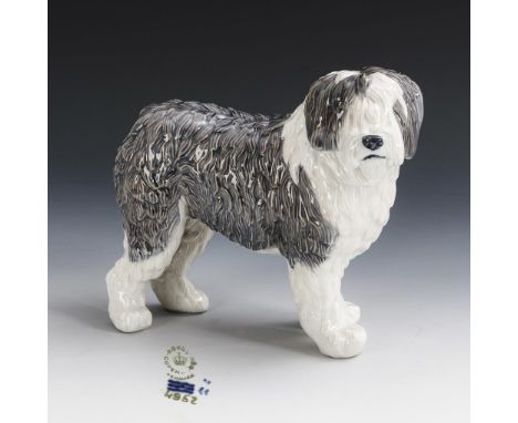 Bobtail. Royal Copenhagen. Wellenmarke und Stempelmarke, 1975-1979. Modell-Nr.: 4952.             Unterglasurbemalung. H 20,5
