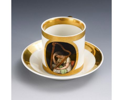 Russische Tasse mit Harfenspielerin. Gardner. Prägemarke, 1. H. 19. Jh.             Polychrom bemalt, goldstaffiert. Tasse (H