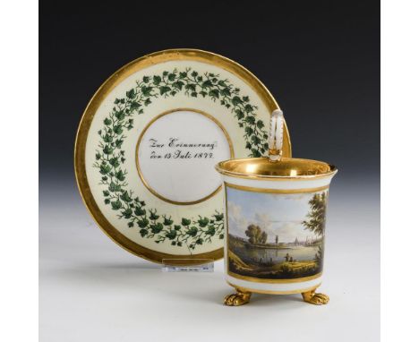 Ansichtentasse Dresden. Meissen. Schwertermarke, 1. H. 19. Jh.             Polychrom bemalt, goldstaffiert. Tasse (H 13,5 cm)