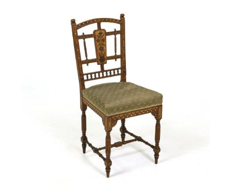 Historismus-Stuhl. Schutzmarke "Patent Neu-Wien". Um 1870.             Nussbaum massiv und gebeizt. H ca. 86 cm, Sitzhöhe ca.
