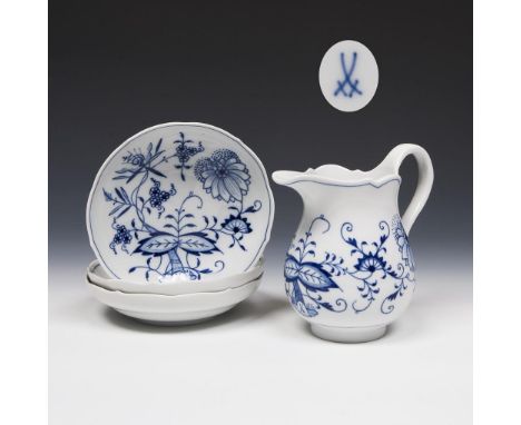 Milchkanne, 3 Dessertschalen. Meissen. 1996. Modell-Nr. 766.             Höhe: 14,5 cm, ø 14 cm.             Form "Neuer Auss