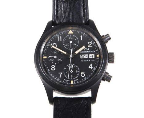  Flieger-Armbanduhr: Chronograph. IWC SCHAFFHAUSEN. Referenz-Nr. 3705, Gehäuse-Nr. 2555077. Keramik, Edelstahlboden. ø 39 mm.