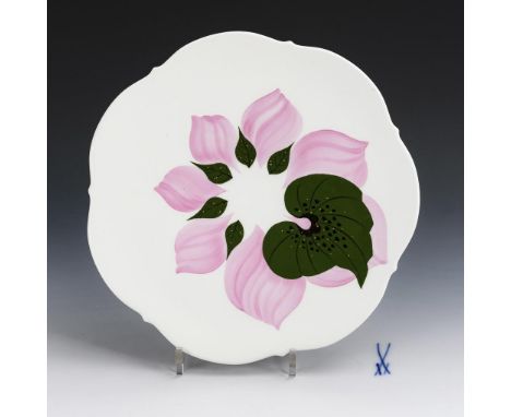 Tortenplatte mit Orchideenmalerei. Meissen. Schwertermarke, Jahreszeichen 1995, 1. Wahl. Bezeichnet "L. Zepner". Entwurf: Lud