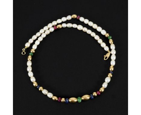 Zuchtperlenkette mit verschiedenen Steinen.             Gelbgoldschließe 14 kt gestempelt. Gelbgoldglieder 585 geprüft. L 41 