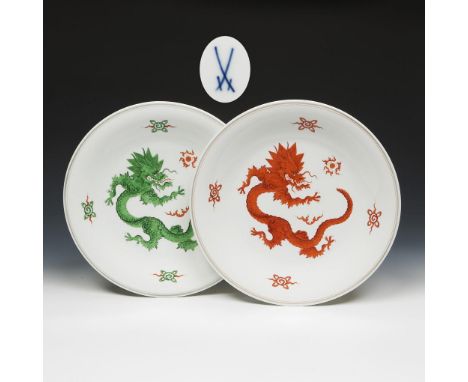 Zwei große Indisch-Platten. Meissen. 1935-1947. Modell-Nr. F 177 (neue Form-Nr. 54603).             ø 35 cm.             Bema