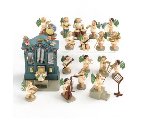 Spieldose "Orgel" und 17 Engel als Orchester. Wendt & Kühn. Gemarkt "W & K Made in Germany". 21. Jh.             Holz, farbig
