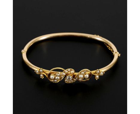Viktorianischer Armreif mit Altschliff-Diamant und Perlchen.             Gelbgold 9 ct gestempelt. Ø 5,6 g.             Ovale