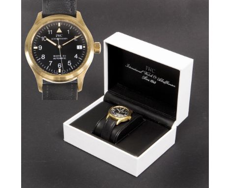  Flieger-Armbanduhr: Mark XII in Gold. IWC SCHAFFHAUSEN. Referenz-Nr. 3241, Gehäuse-Nr. 2561272. 750er Gelbgold (18 kt). ø 36