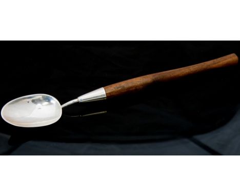 Peter B Harwood, a Modernist silver and wooden handled long spoon, hand hammered bowl and shaped stem, London 1983, 20.5cm lo