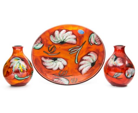 Poole Pottery 'Daisy' vases and a dish (3)