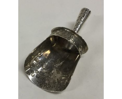 An attractive bright cut silver caddy scoop decorated with birds and flowers. Approx. 11 grams. Est. £40 - £60.