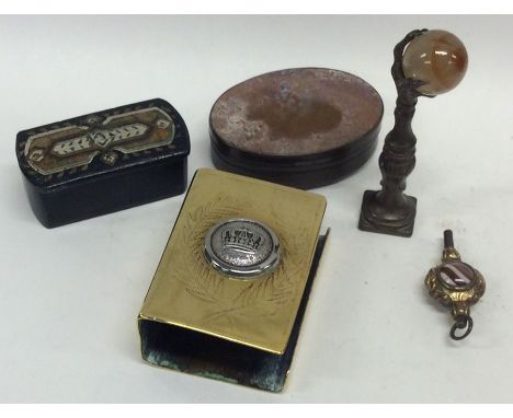 A papier-mâché snuff box together with a watch key etc. Est. £15 - £20.