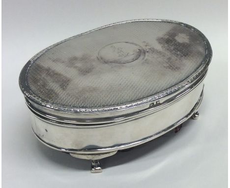 A silver hinged top jewellery box with engine turned decoration. Approx. 255 grams. Est. £60 - £80.