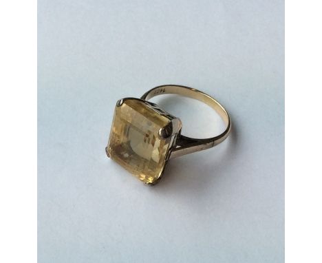 A 14 carat citrine single stone ring. Approx. 7.9 grams. Est. £40 - £60.