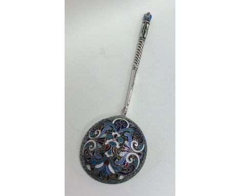 A good quality Russian silver and enamel spoon decorated in bright colours with tapering handle. Approx. 42 grams. Est. £150 