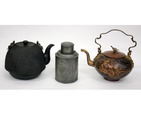 AN ANTIQUE JAPANESE TETSUBIN CAST IRON KETTLE, 17cm in height together with an antique copper kettle and Oriental pewter tea 