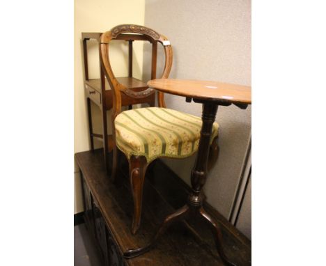 A GEORGIAN MAHOGANY TILT TOP TRIPOD TABLE, the circular top 40cm diameter together with a Victorian mahogany wash stand, 33cm