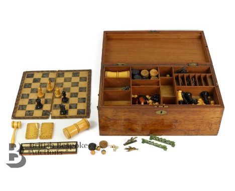 Early 20th century games compendium. The mahogany compendium opens to reveal a fitted interior, having a leather folding game