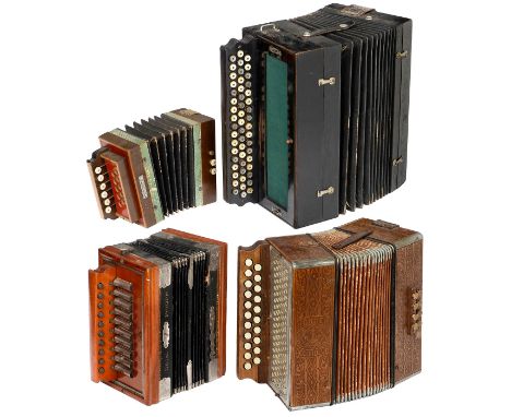 4 Harmonikas oder Akkordeons1) Mini-Harmonika, 8 Tasten, diatonisch, Händlerschild "Musikhaus Carl Fromm, Wien", Maße 18 x 18