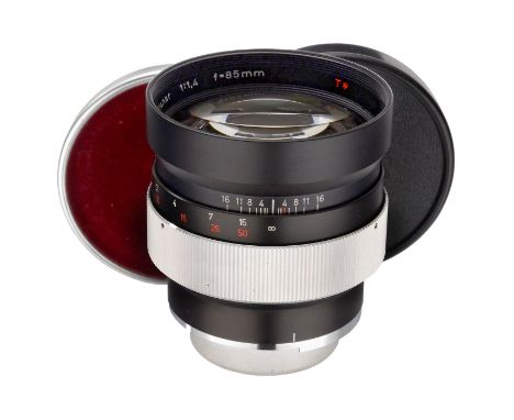Planar 1,4/85 mm zur ContarexCarl Zeiss, Oberkochen. Planar 1,4/85 mm Nr. 5771414, Glas unter Punktlicht sauber, mit 2 Zeiss-