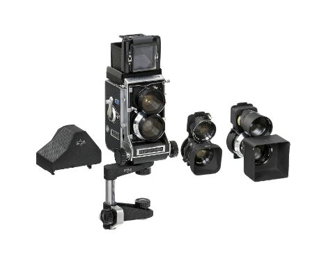 Ausrüstung Mamiya C33 ProfessionalMamiya, Japan. Alle Optiken unter Punktlicht sauber. 1) Mamiya C33 Professional, mit Tasche
