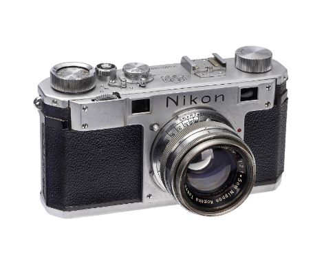 Nikon M, ab 1950Nippon Kogaku, Japan. Nr. M 6091956. Gesuchte Nikon-Kamera ohne Blitzkontakt und mit dem Filmformat 24 x 34 m