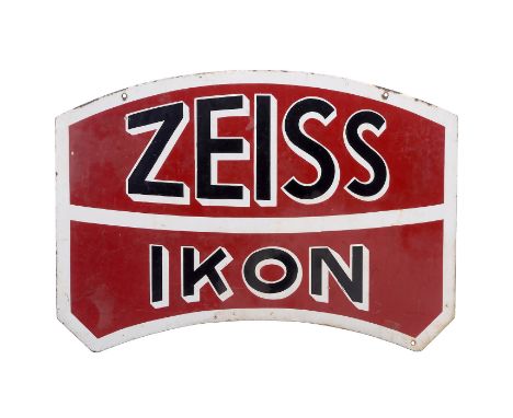 Emailleschild "Zeiss Ikon", um 1930Emaillerie Alsacienne Strasbourg, Frankreich. Beidseitiges Emailleschild, Maße: 80 x 57 cm
