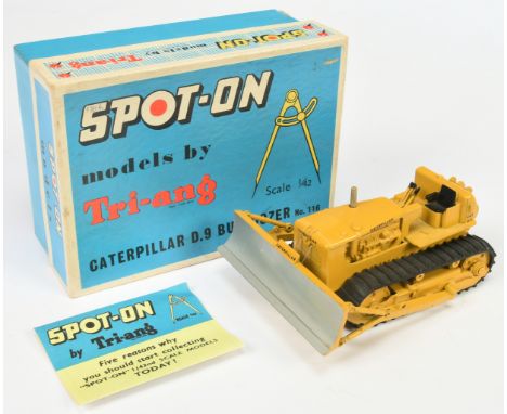 Triang Spot On 116 Caterpillar&nbsp; D9 Bulldozer - Yellow (including rollers with black rubber tracks), silver blade - Good 