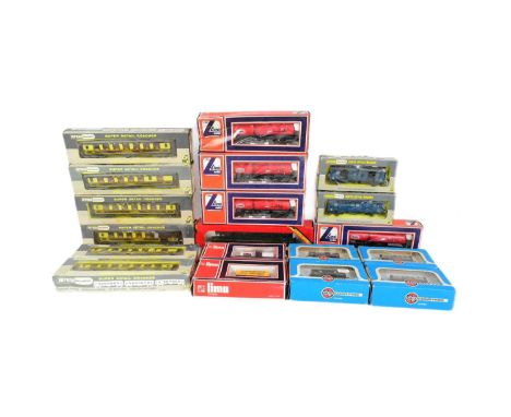 Model Railways - a collection of assorted boxed 00 gauge model railway rolling stock items. Including a collection of Wren co