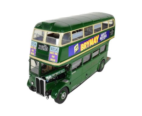 Diecast - a Sunstar made 1/24 scale diecast model bus 1946 AEC Regent RT597 - HLX414 Route 301 bus in green. Unboxed.