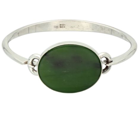 Niels Erik From sterling silver Danish design bangle bracelet with nephrite. Set with a cabochon cut nephrite (approx. 29 x 2