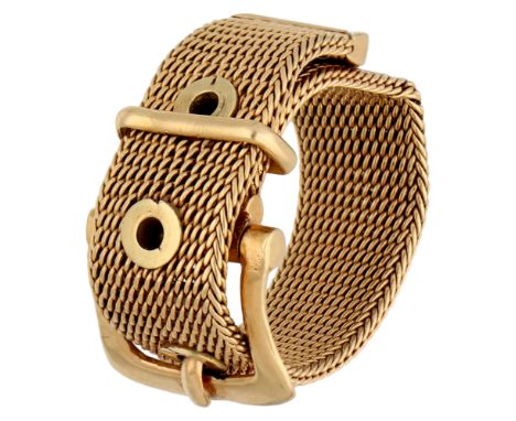 Italian retro 18K yellow gold flexible buckle ring. Buckle can no longer open, it is fixed at the point. In good condition. H