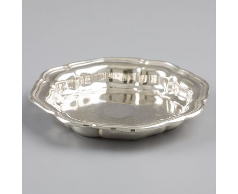 Bottle tray silver. Beautiful model with lobed shapes and scalloped rim. Germany, early 20th century, hallmarks: moon, crown,