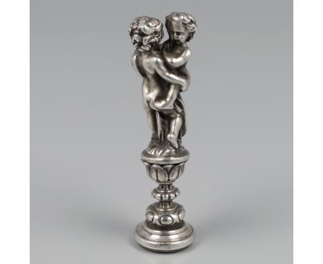 Wax stamp silver. Beautiful heavy model with two dancing putti figures. The stamp is not provided with a coat of arms or init