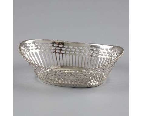 Bonbon / sweetmeat basket silver. Model with pearl rim and openwork sides. The Netherlands, Willige Langerak, L. Marcelis, 19