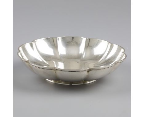 Tiffany &amp; Co. Fruit bowl silver. Beautiful lobed dish on stand ring. USA, New York, Tiffany &amp; Co., first half 20th ce