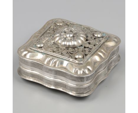 Peppermint box silver. Square model with filigree decorations and soldered ornaments. The Netherlands, Schoonhoven, J. Nieker