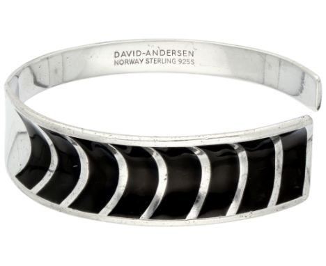 David Andersen sterling silver black enamel bangle bracelet. In good condition. Hallmarks: signed David Andersen. Inner size: