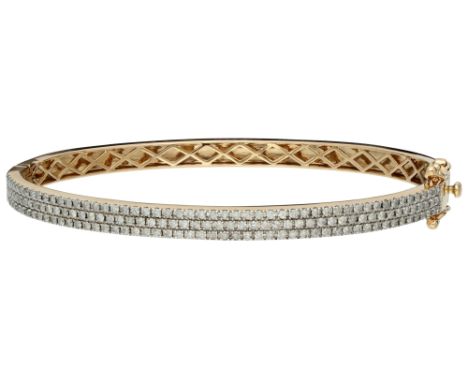 14K Yellow gold bangle bracelet set with approx. 0.75 ct. diamond. Set with 150 brilliant cut diamonds of approx. 0.75 ct. in