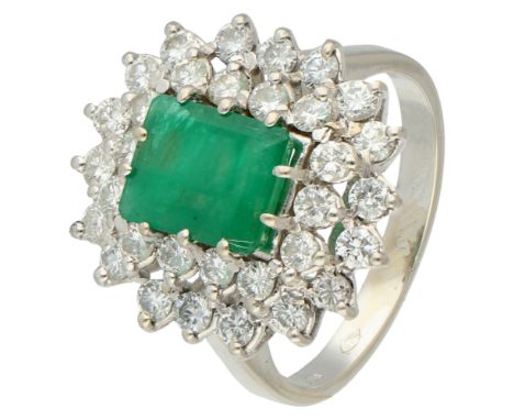 18K White gold entourage ring set with emerald and approx. 0.80 ct. diamond. Set with a emerald cut emerald of approx. 8.25 x