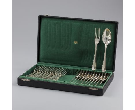 24-piece dinner cutlery cassette, silver. Beautiful set consisting of 12 dinner forks and 12 dinner spoons complete with orig