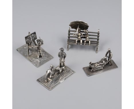 4-piece lot of miniatures silver. Consisting of a bench with two children, a man with a sled, a painter and a representation 