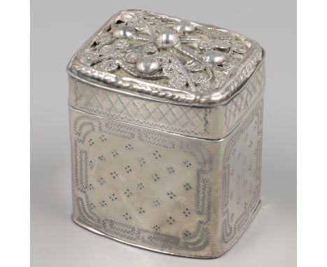 Loderein box silver. Rectangular model with engraved decorations and pointille work as well as filigree decorations and solde