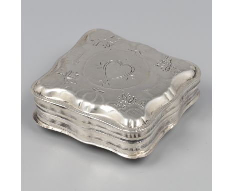 Peppermint box silver. Beautiful rectangular model with lobed shapes and engraved decorations including heart-shaped (empty) 