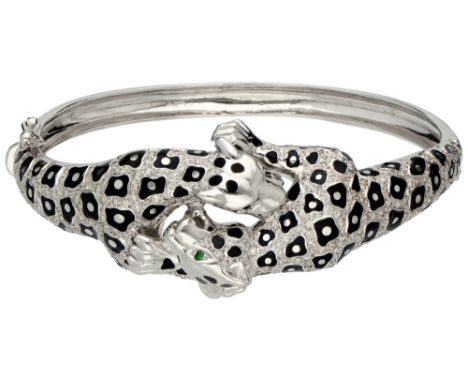 18K White gold bangle bracelet depicting two fighting panthers, richly pavé set with diamonds. Set with brilliant cut diamond