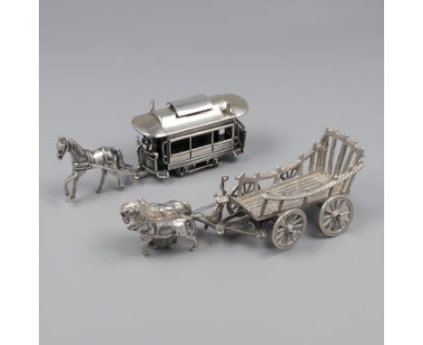 2-piece lot of miniatures silver. Consisting of a horse tram with many details and a work cart pulled by two horses. Both lar