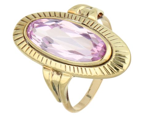 14K Yellow gold vintage ring set with synthetic pink sapphire. Set with an oval faceted synthetic pink sapphire (approx. 16.7